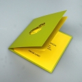 Kartka Świąteczna z Wyciętym Laserowo Kurczaczkiem w Kolorze Żółtym W507